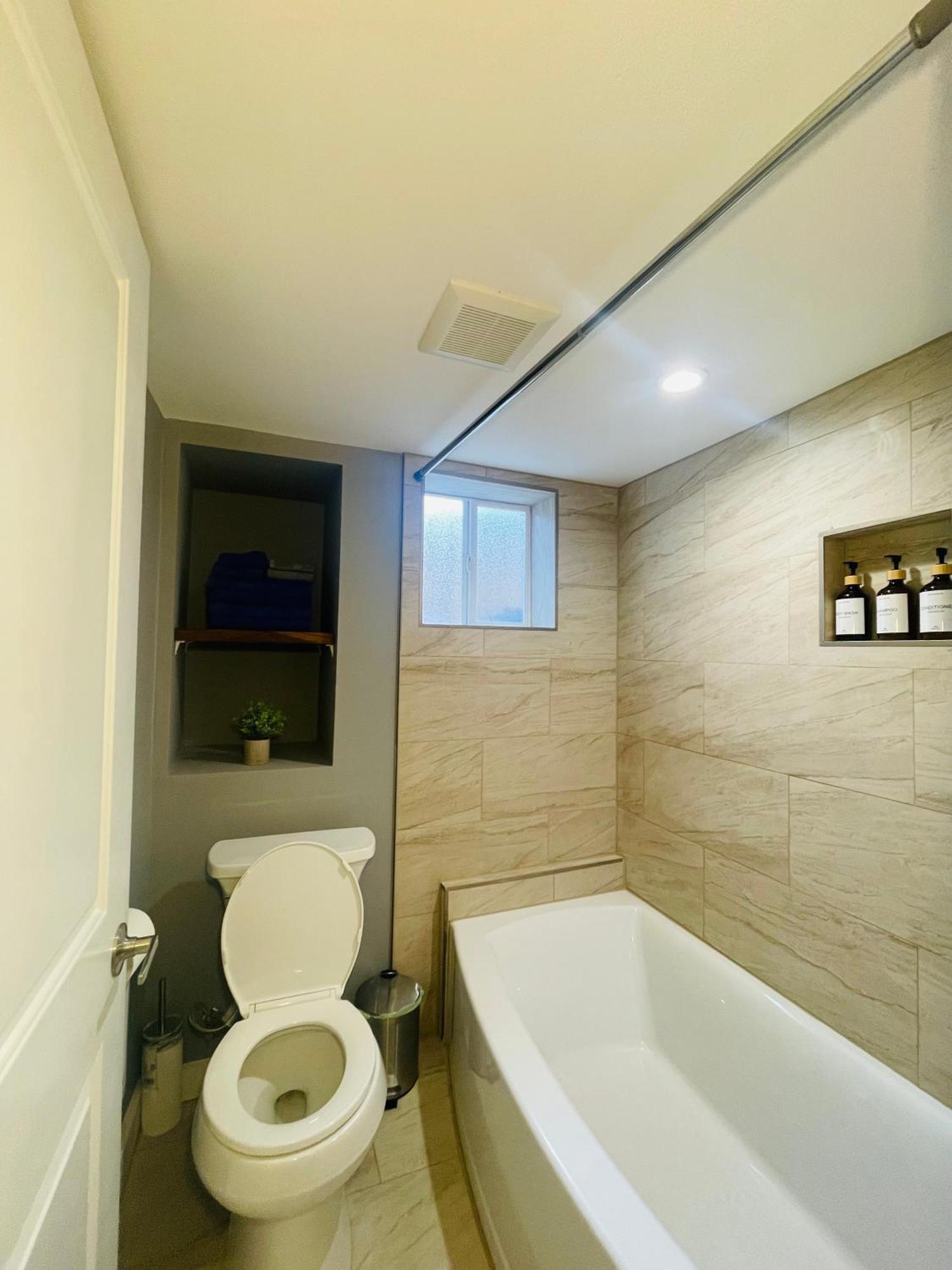 Green Lake 1St Line Home D Full Modern Remodeled Seattle Exterior photo
